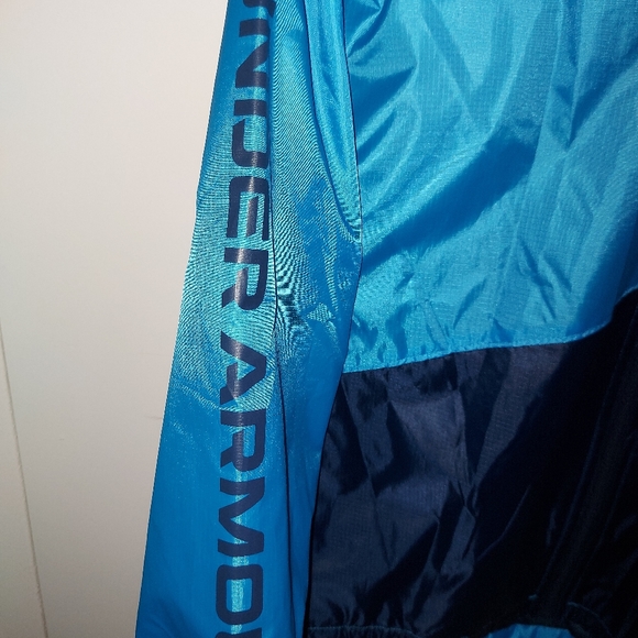 UNDER ARMOUR BOYS WINDBREAKER - Picture 2 of 4